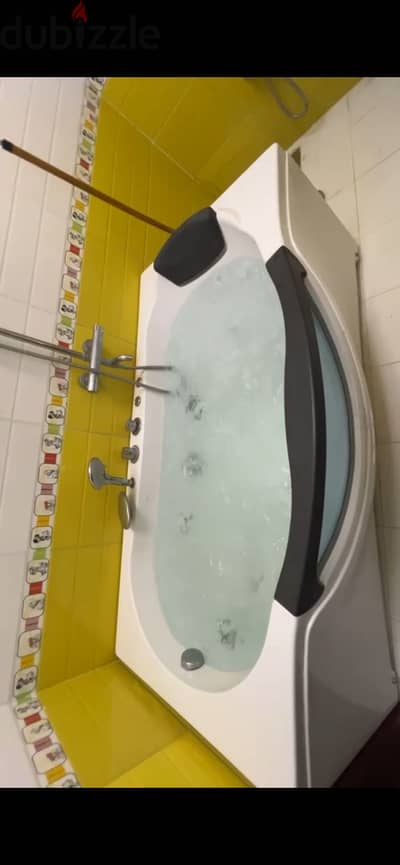 Jacuzzi used with perfect condition- جاكوزي مستعمل بحالة الجديد