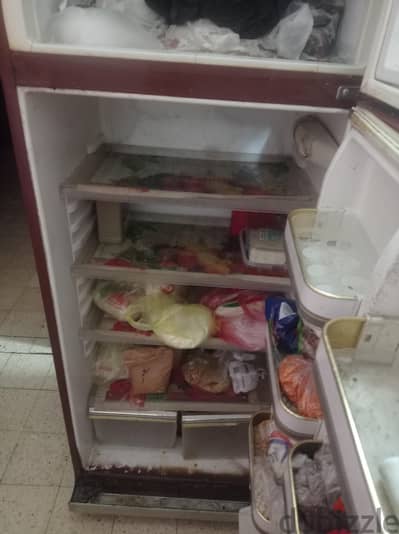 تلاجه 2باب تعمل بحاله جيده 01030243241