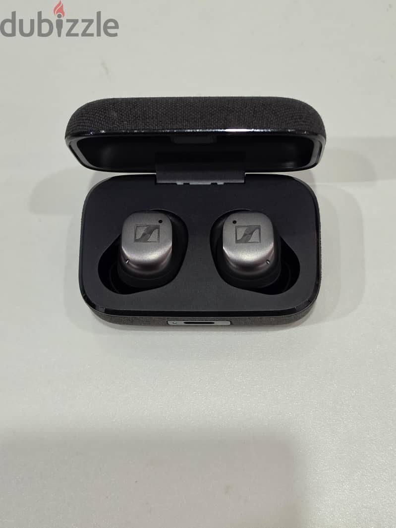 Sennheiser Momentum True Wireless 4 Black 3