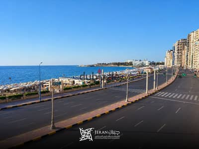 Luxury apartment 165m directly on the beach, Montazah Corniche