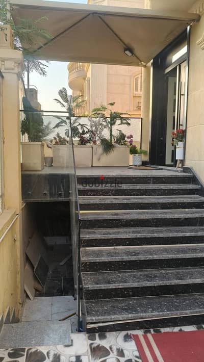 Apartment for sale, ultra VIP finishing, fully equipped with 6 air conditioners in West Sumid, neighborhood 10, elevated ground floor with a private entrance secluded from the villa, final in the license with a private garden of 100m consisting of 3 bedrooms, 4 bathrooms, and a reception of 5 pieces, half a minute from the banks complex and the second villa from the 26th of July axis. Sale with air-conditioning.