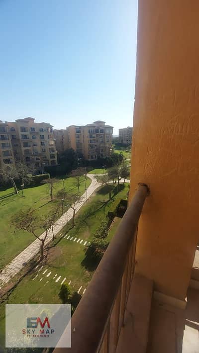 For rent in my city, an apartment of 135m with a view of the garden next to the services and the open air mall