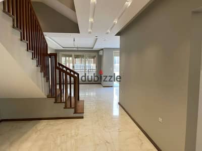 Luxury living and guaranteed investment Duplex apartment with private roof for sale in Hyde Park next to Waterway near La Vista