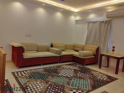 No commission. Furnished and air-conditioned apartment directly in front of the monorail. 18 thousand per month