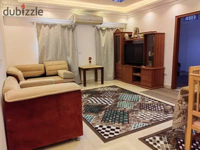 No commission. A furnished and air-conditioned apartment directly in front of the monorail. 18 thousand monthly