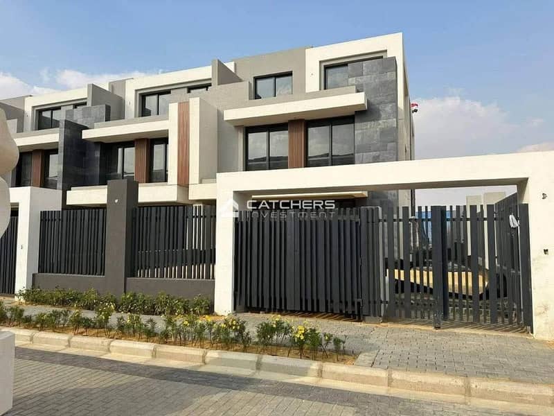 SIDE HOUSE in La Vista Patio Town | Lowest Price with an Excellent Discount | Villas-Only Compound | Next to Mivida & Minutes from AUC 0 SIDE HOUSE in La Vista Patio Town | Lowest Price with an Excellent Discount | Villas-Only Compound | Next to Mivida & Minutes from AUC 0