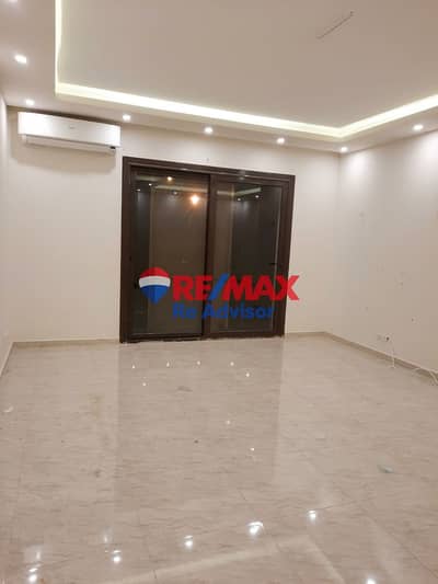 دوبلكس للأيجار 245 بالمطبخ و التكيفات في كمبوند كازا - بيفرلي هيلز - الشيخ زايد