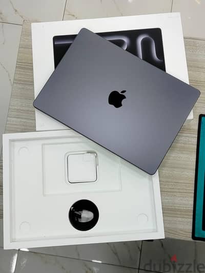 Mac book pro m4 14 inch 512GB 24GB Ram used