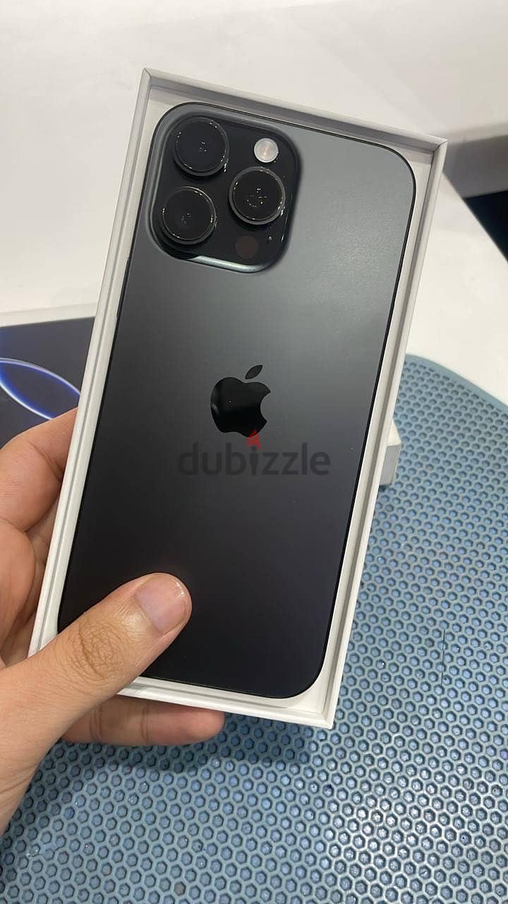 Apple - iPhone 16 Pro Max 1