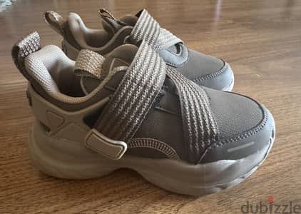 Shoes size 28