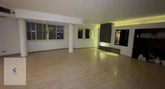 Apartment for sale in Al Rehab, phase four, next to Gate Way Mall, Al Rehab, 305 m area, on the fourth floor, 3 bedrooms, 3 bathrooms, and 3-piece reception, in a prime location near services.