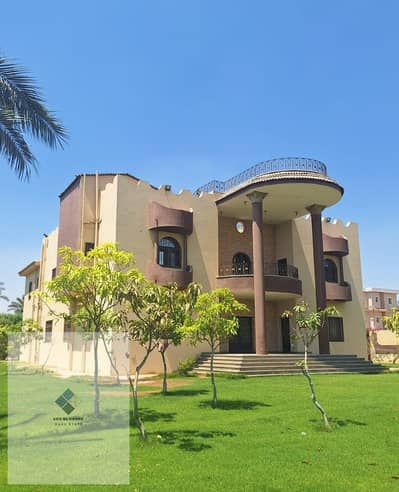 Villa for sale in the European countryside on an area of 2 feddans and 2 qirats, a villa with an area of 1000 m fully equipped with all amenities and an agricultural land fully planted with palm trees, mangoes, and rare trees.