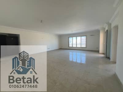 Apartment for sale 265m compound Antoniadus City Smouha 4 rooms with an open view