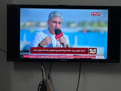 شاشه تورنيدو كالجديده لم تستعمل باللزق عليه وريموتها