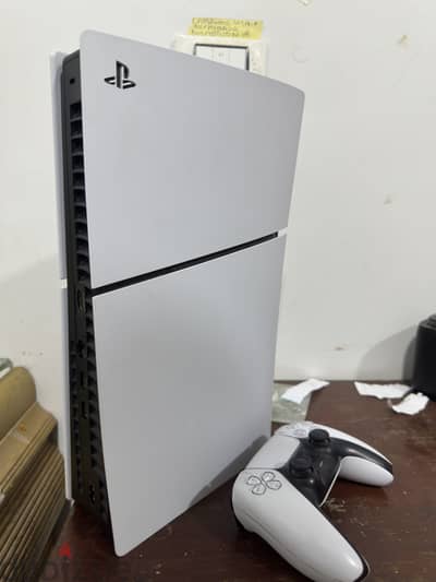 : PS5 Slim Disc 1TB – حالة ممتازة