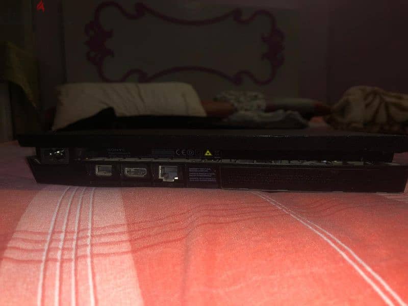 Playstation 4slim 1