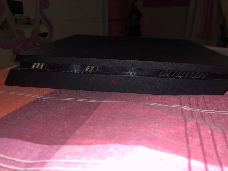 Playstation 4slim 3