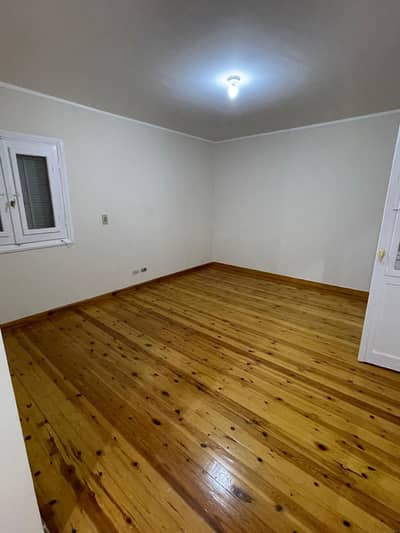 Apartment for rent in Beverly Hills, Sheikh Zayed; north-facing, includes a kitchen,and "super-lux"and boasts a prime location and a wonderful view.