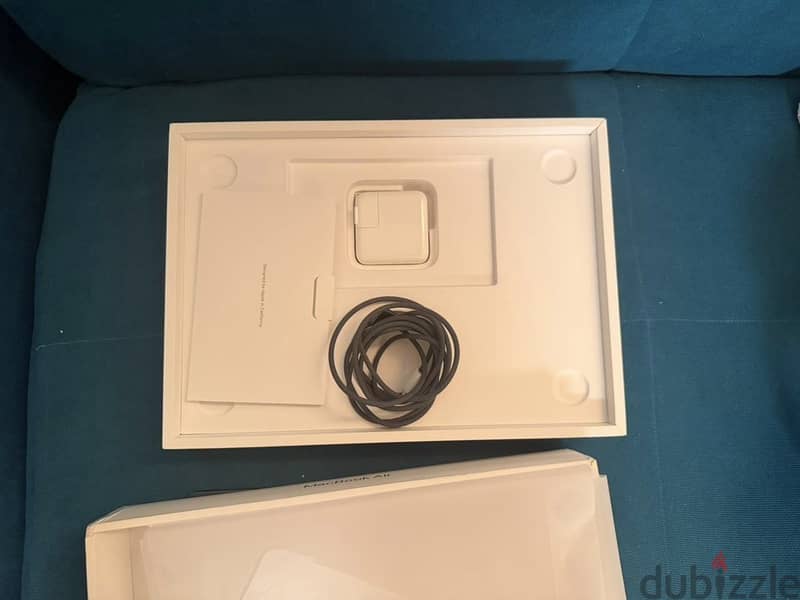 MacBook Air 13-inch 6