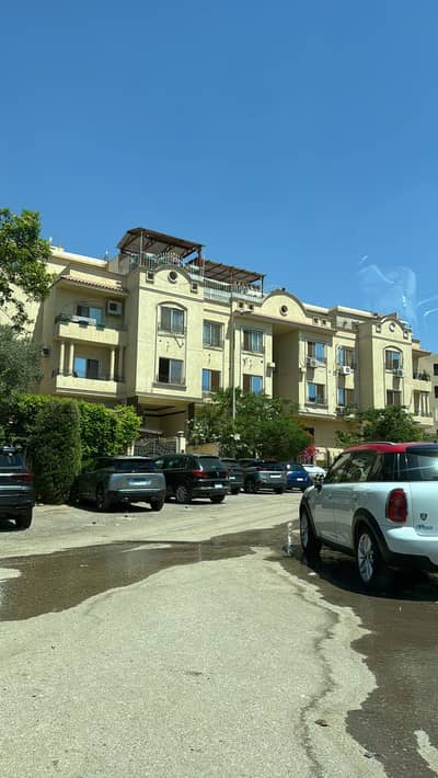 Apartment for rent in Sheikh Zayed, District 9 (Zone 1). Located on the first floor of a building with an elevator,it boasts a prime location and view
