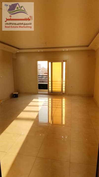 A spacious office for rent in the heart of Nasr City, on the main street. The area is 200 square meters.