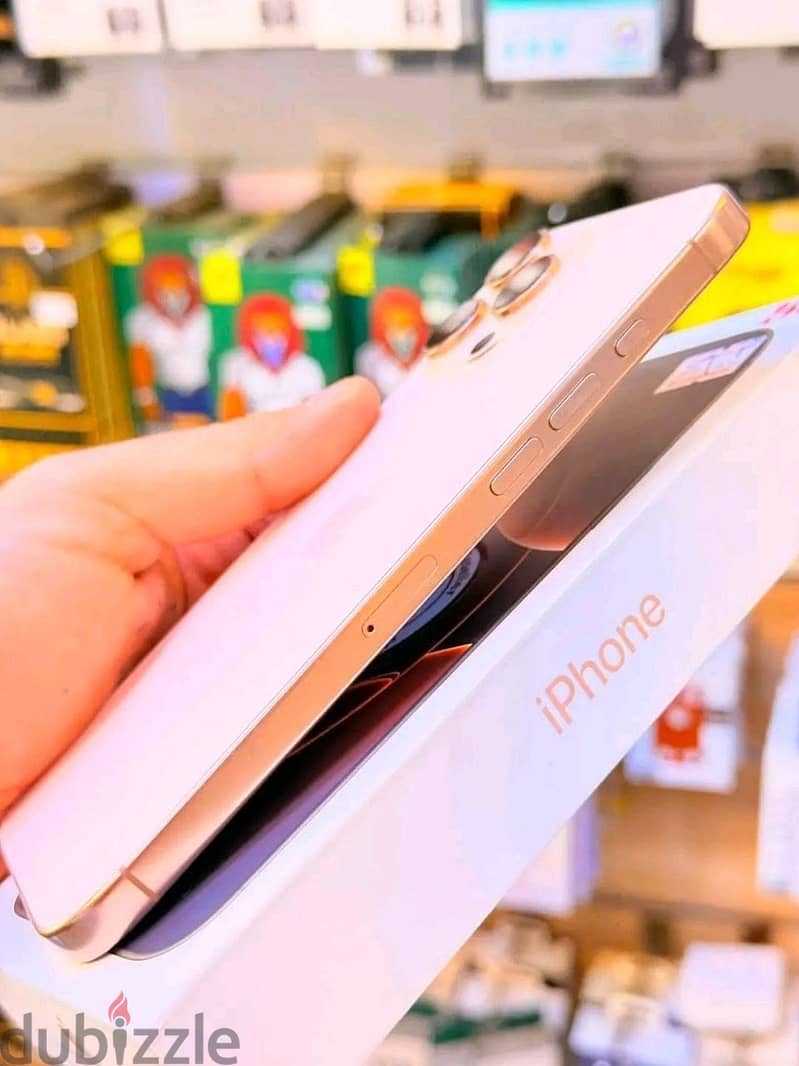 Apple - iPhone 16 Pro Max 3