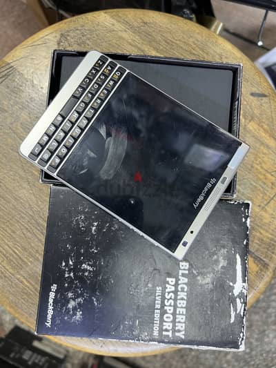Black Berry Passport Silver Edition جديد لم يستعمل Black Berry Passport Silver Edition جديد لم يستعمل