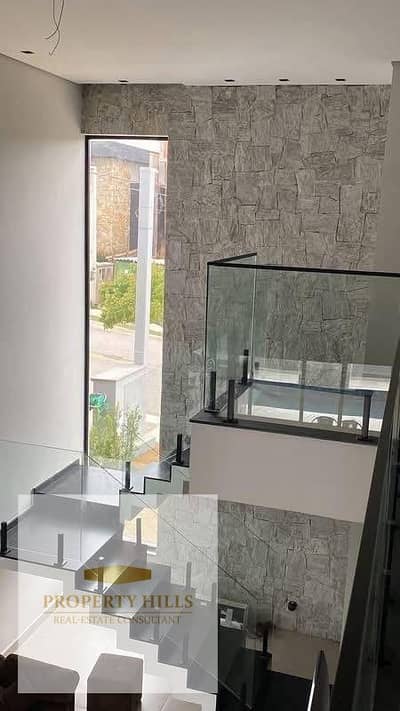 فيلا استاندالون 385م double height استلام فوري وبسعر لقطه ومعاها private beach وفي قلب القاهره الجديده