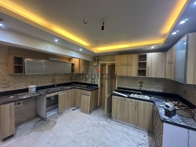 مطبخ مميز بحاله جيده للبيع