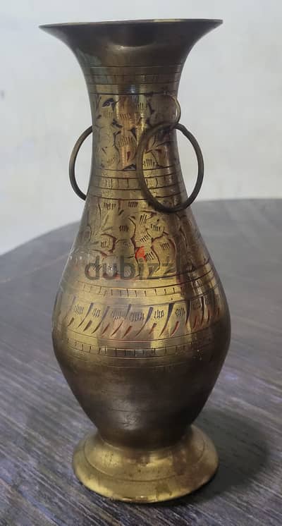 أنتيكات ونحاسيات فاخر فريد (4 قطع مميزة لعشاق الديكور الراقي)