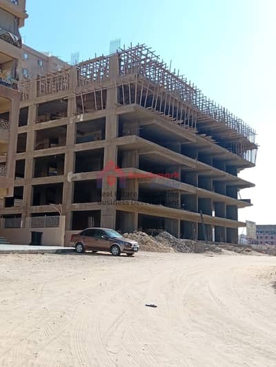 A prime opportunity for living and investment in Zahraa El Maadi! A 190 sqm first-floor apartment with 3 bedrooms and 2 bathrooms, located in the firs