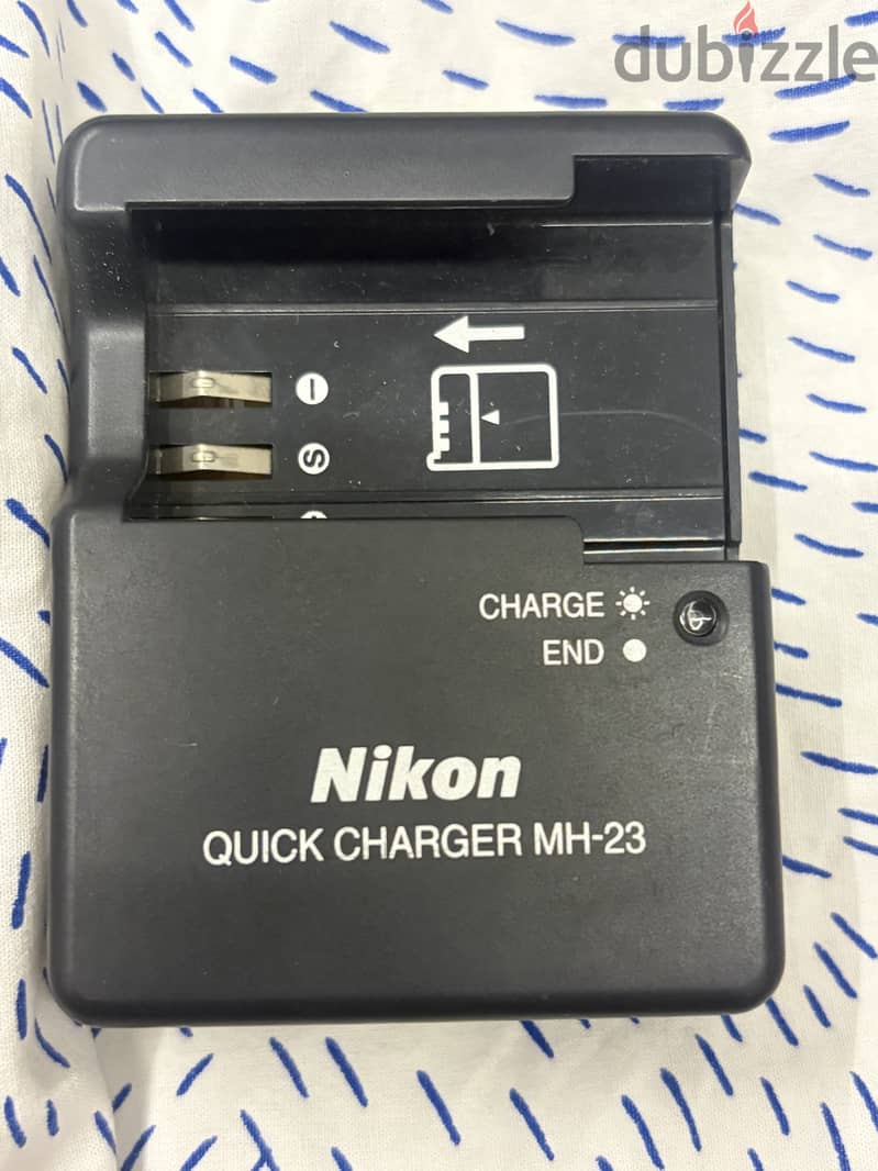 Nikon D3000 great condition with lens 6