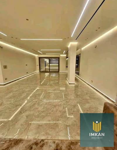 Apartment for sale with a 35% discount in the Mayan El Shorouk compound (El Shorouk City/New Cairo). The unit is fully finished, ready for immediate d