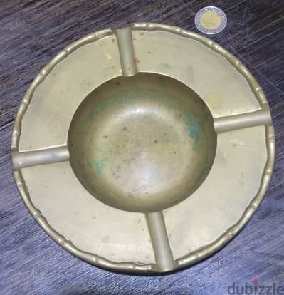 أنتيكات نحاس أصفر مميز (طفاية ملكية كبيرة + طقم طفايات 3 قطع + سبت صغي
