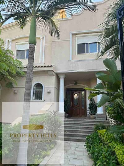 Villa for Sale –Ready for Viewing  • Unit Type: townhouse • Built-up Area: 165m² • Location: Directly in front of Madinaty – New Cairo • Status: Ready for viewing  Project Features:  Prime location directly facing Madinaty  Modern designs and premium fini