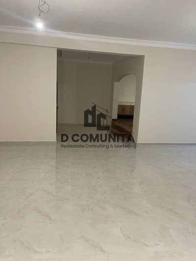 شقة سكنية فخمة بمساحة 360 متر للايجار في جنوب الاكاديمية (قطاع د) – 3 غرف، ليفينج، فيو جاردن وأسانسير