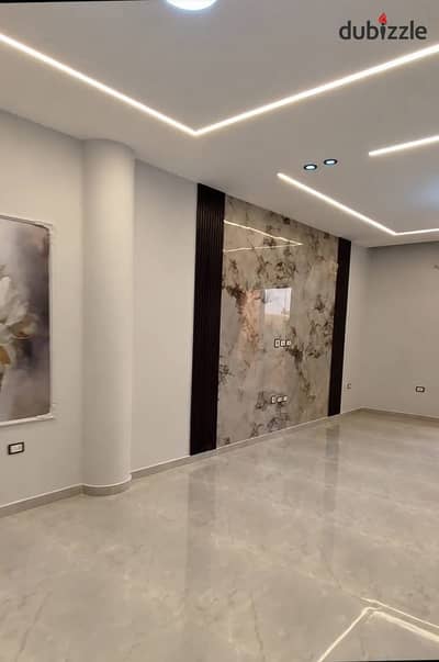 للايجار بفيلا تشطيب راقي جدا اول ساكن بافضل احياء الشروق ٣ غرف و ٣ حمام
