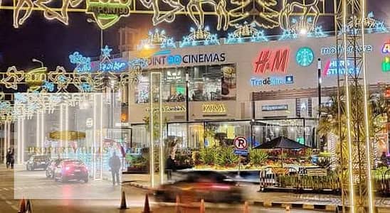 Shop for sale, generating a monthly return of 147,000, located directly opposite the American University in New Cairo. Flexible payment plans are available.