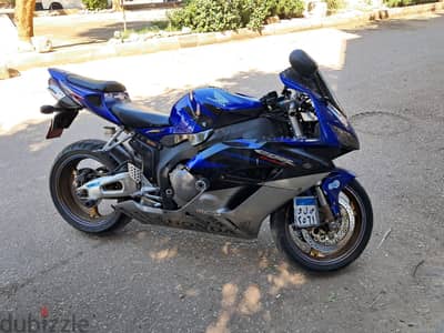 الوحش الياباني Honda Fireblade CBR 1000RR 2006 - قوة وأداء ريس حقيقي!