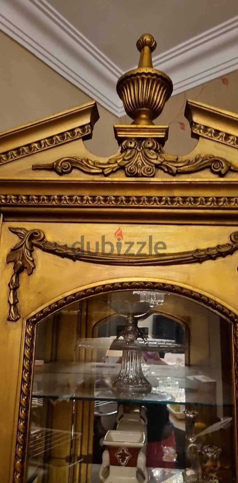 Golden Antique Vatrina 1