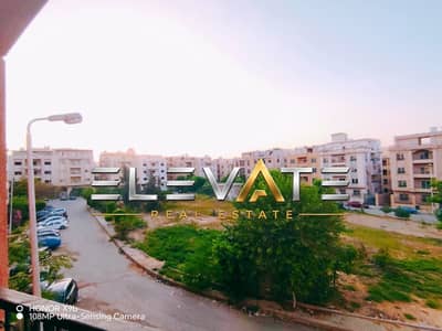 شقة تشطيب مميز ب ڤيو جاردن للايجار - المستثمرين الجنوبيه