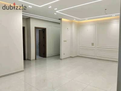 شقه للايجار دور تاني اول سكن ١٧٥م مرحله رابعه بجوار خدمات و مديريه أمن الخمايل الشيخ زايد