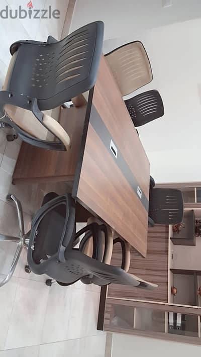 اثاث مكتبي كامل للبيع لم يستخدم بعد