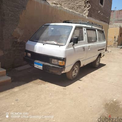 نيسان أخرى 1983