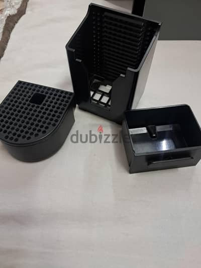ماكينة نسبريسو إسينزا ميني (Nespresso Essenza Mini) بحالة الممتازة