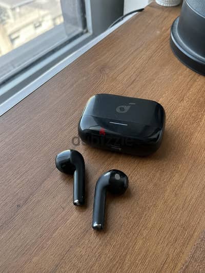 سماعة بلوتوث لاسلكية AirPods أسود ساوند كور بضمان ١٨ شهر