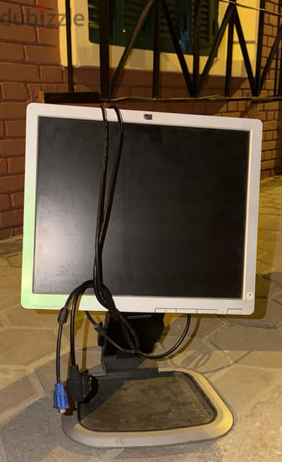 شاشة HP Compaq LCD – شغالة تمام – VGA