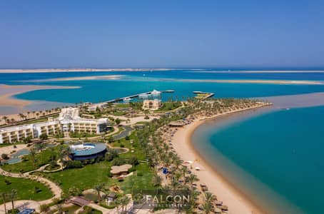 Chalet for sale in the heart of a peninsula with the most beautiful beaches in the most prestigious Red Sea resorts - Soma Bay.