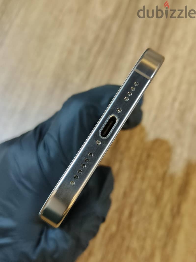 iPhone 16 Pro Max 2
