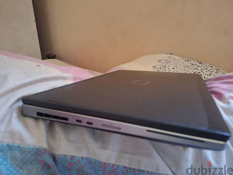 Dell precision 7740 1